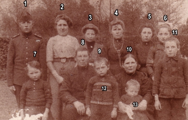 Klik voor foto in apart venster gezin_knoppers_met_lamberdina_nr_2.jpg